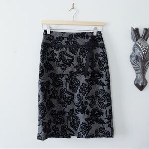 Ann Taylor Textured Floral Skirt | Size 0 | Black Grey Pencil Skirt